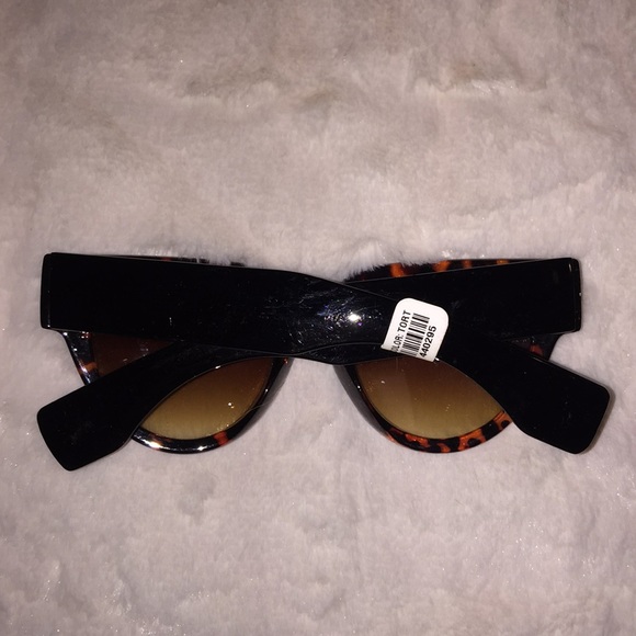 Tortoise Sunglasses - Picture 2 of 4